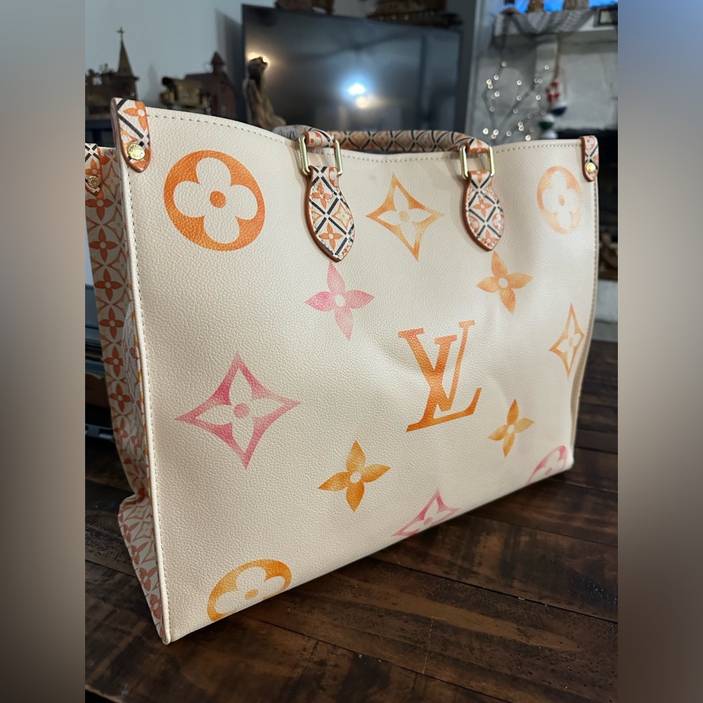 Fantasy LV large tote with matching wallet